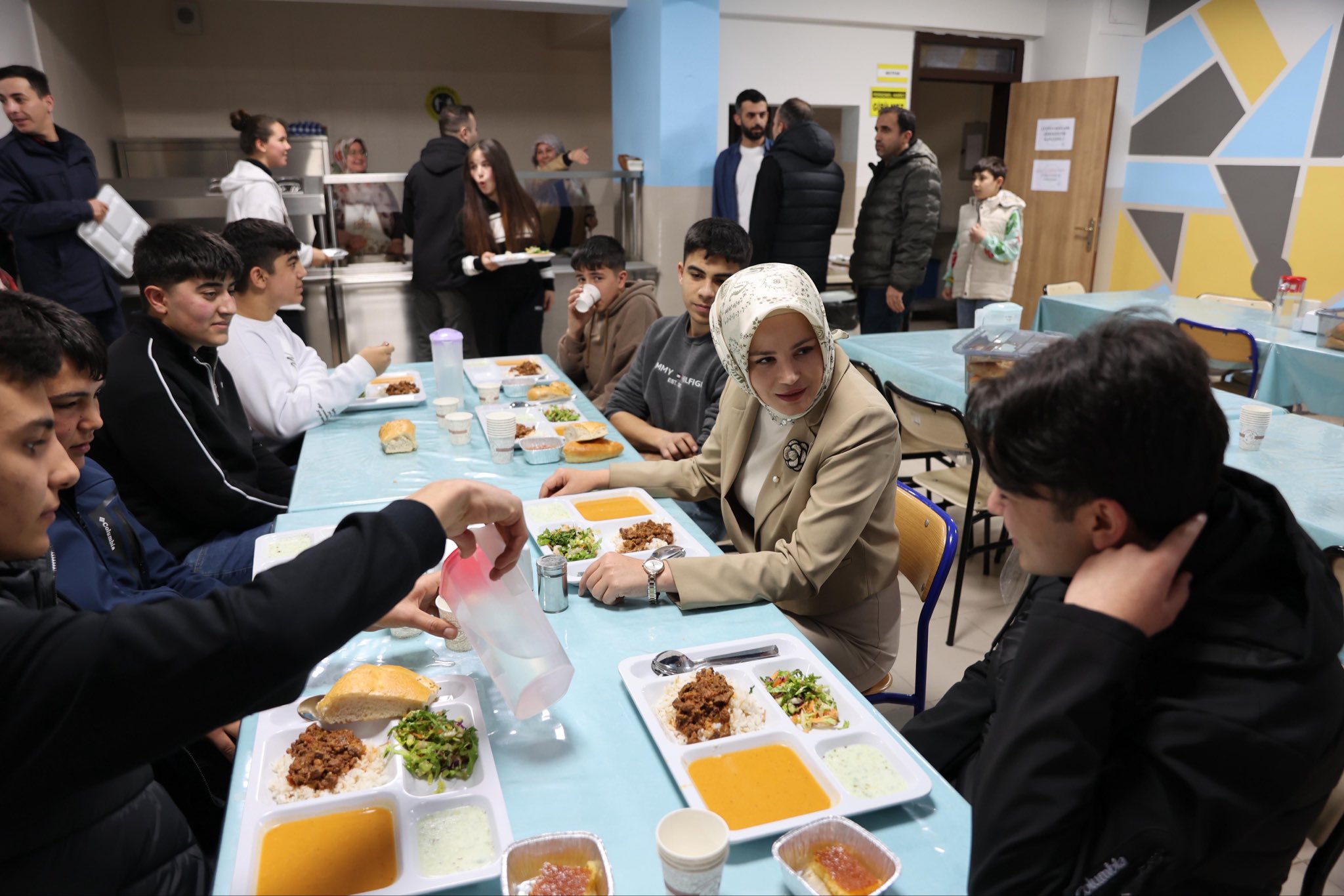 Derinkuyu Kaymakamı Esra Bozan, Mehmet Ekmekçi Anadolu Lisesinde İftara Katıldı