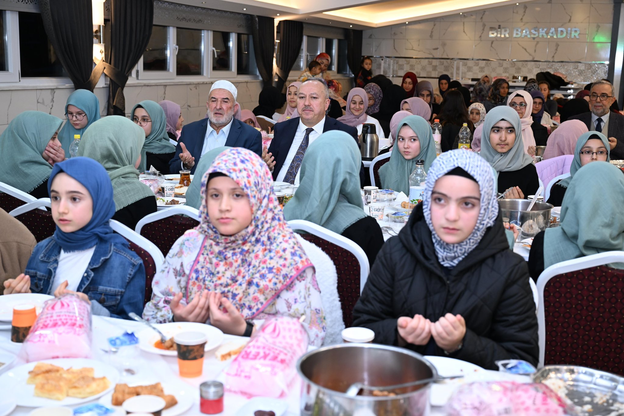 Vali Fidan, Hafız Adaylarıyla İftar Sofrasında Buluştu